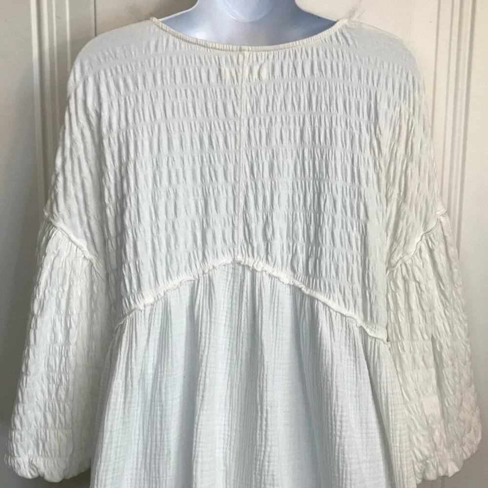 FP We The Free Flower Power White V-Neck Textured Gauze Raw Hem Top size S EUC - Picture 13 of 15